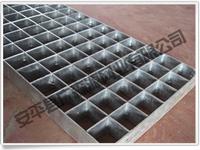Plug in steel grid plate
