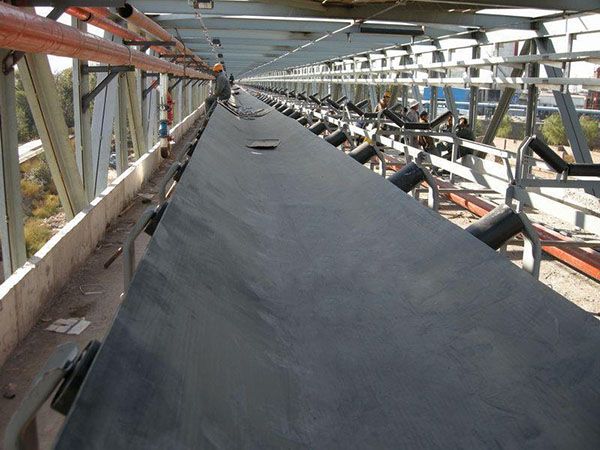 Heat resistant conveyor belt