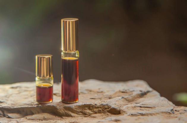 Vietnamese Agarwood Oud Essential Oil For