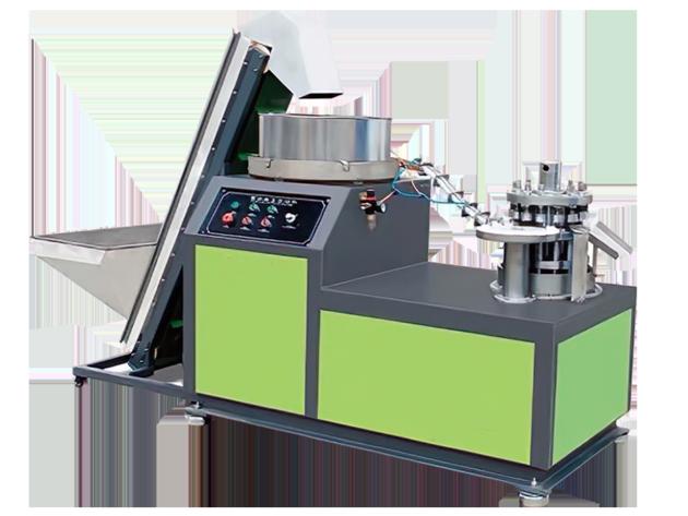 Cap folding machine