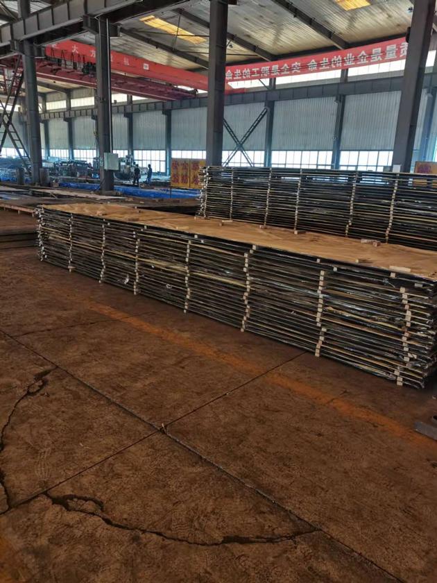Explosive bonding clad plate