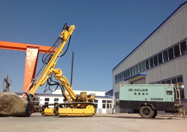 High-performance split-type pneumatic drilling rig