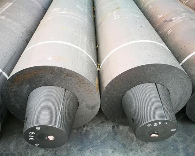 Low Consumption Graphite Electrode