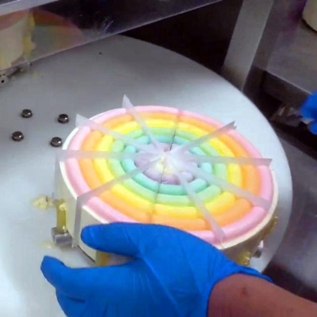 Ultrasonic Round Rainbow Cake Cutter With
