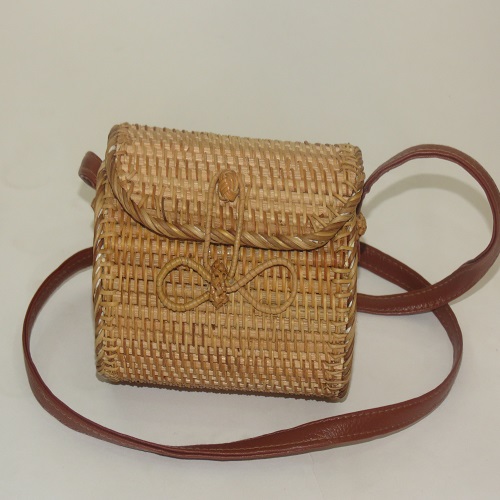 Unique hand-woven handbag design