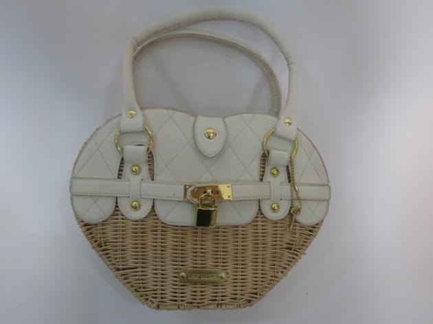 Unique hand-woven handbag design