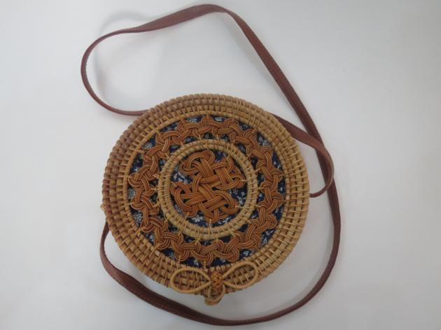 Unique hand-woven handbag design