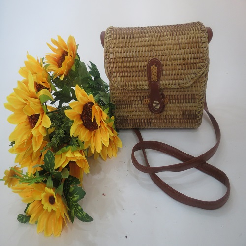 Unique hand-woven handbag design