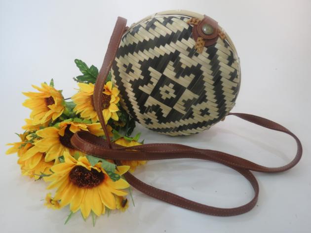 Unique hand-woven handbag design