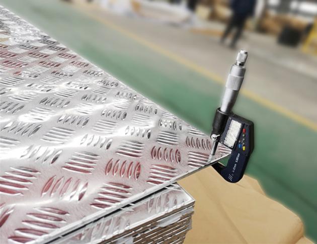 Customized 1.2-7.0mm patterned aluminum sheet for anti-skid use in automobiles/ships 5052 5083 3003