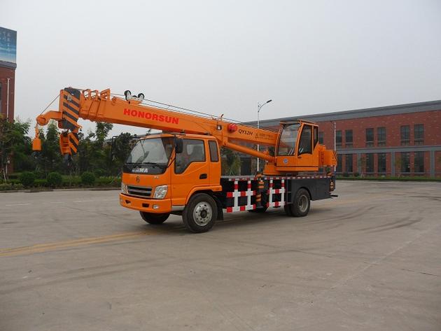 sinotruck JCB KAMA chassis road hydraulic truck crane with 6-16 ton lifting capacity