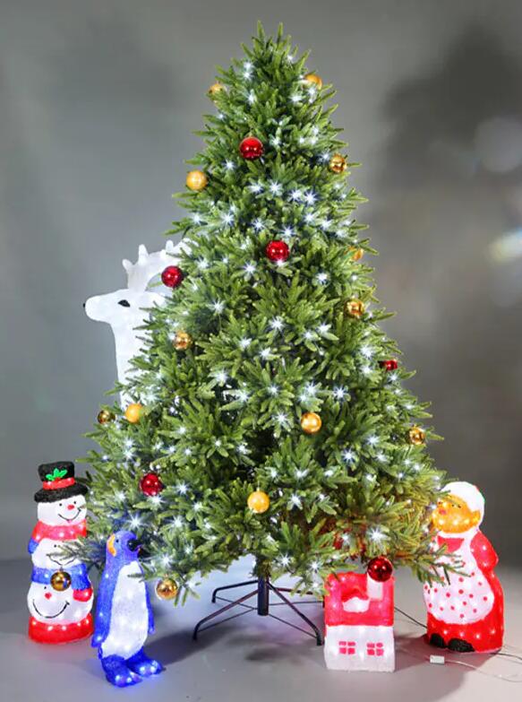 NORMAL CHRISTMAS TREE 9A3A8758