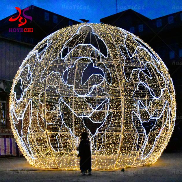 Giant Christmas Luxury Ball Motif Light