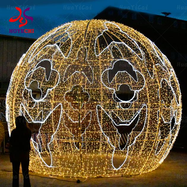 Giant Christmas Luxury Ball Motif Light
