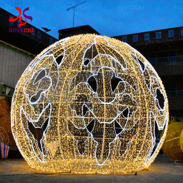 Giant Christmas Luxury Ball Motif Light