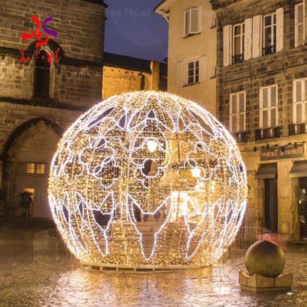 giant Christmas luxury ball motif light