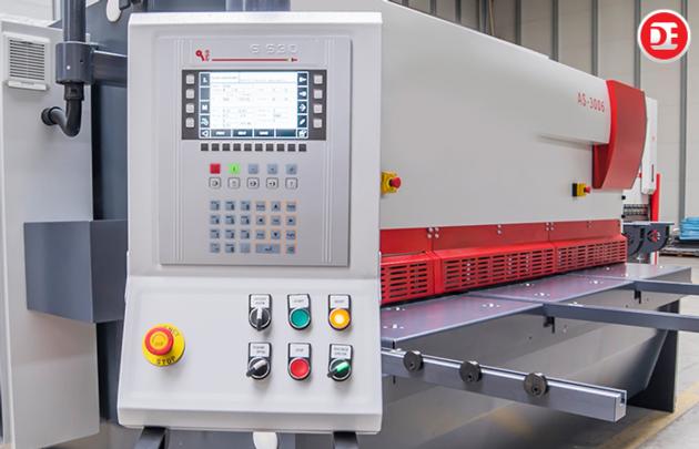 CNC Guillotine Shearing Machine
