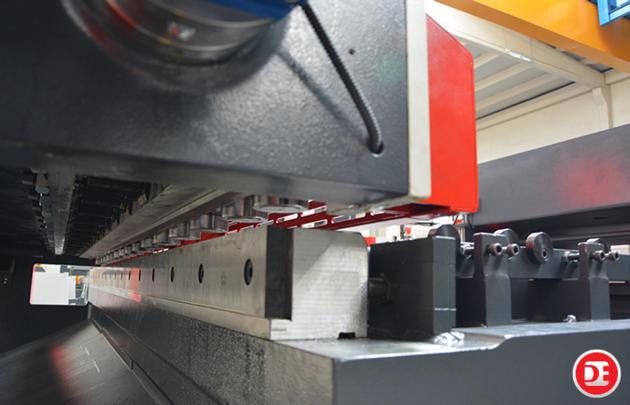 CNC Guillotine Shearing Machine