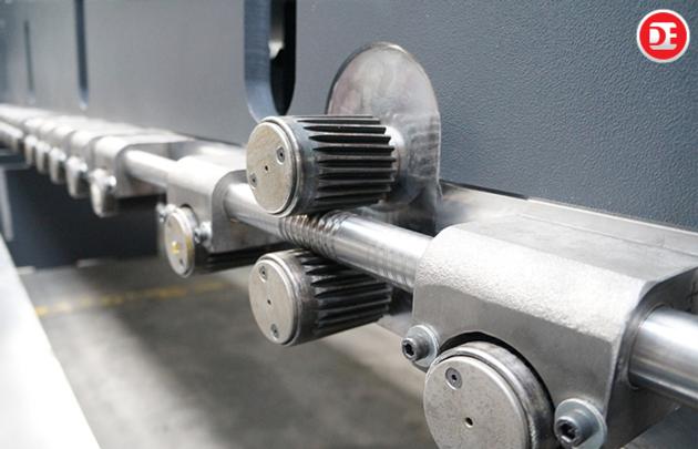 CNC Guillotine Shearing Machine