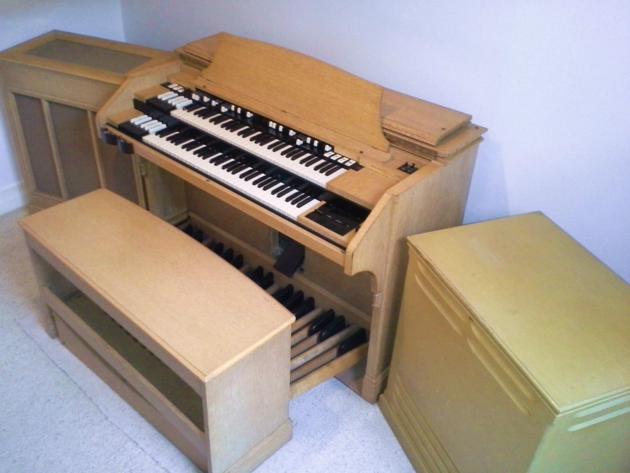 Hammond RT3 organ with Leslie 122 and PR40 Tone cabinet--------2000$