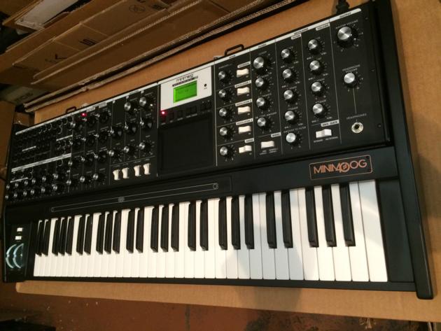 Limited BLACK MOOG MINIMOOG VOYAGER XL SYNTHESIZER KEYBOARD---2000$