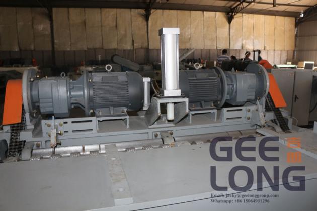 Spindleless Veneer Peeling Machine