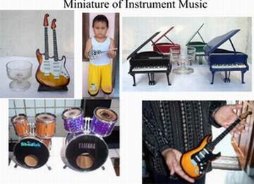 miniature music instrument