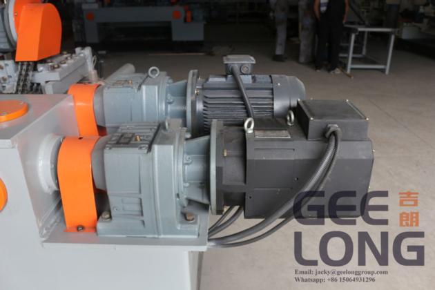 Spindleless Veneer Peeling Machine