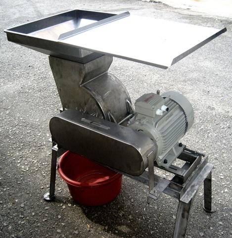 Copra Grinding Machine