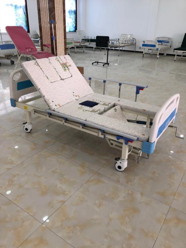 Two Cranks Manual Hospital Bed For
