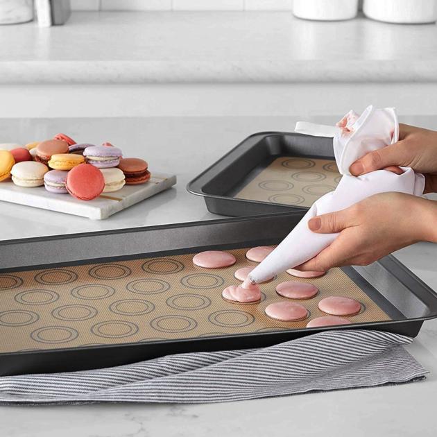 Custom wholesale eco-friend non-stick kitchen silicone baking mat set
