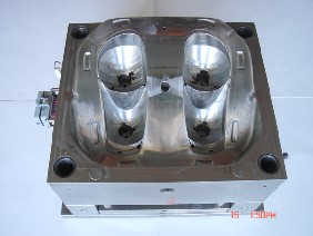 plastic injection moulding machine