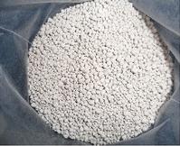 Bentonite clay cat litter 