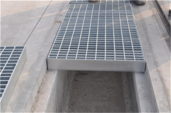 Steel material U shape drain trench with steel grating