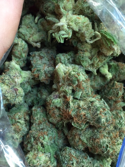 Buy Medical Marijuana, Cannabis oil, marijuana edibles, Moon Rocks , Smoking Accessories 