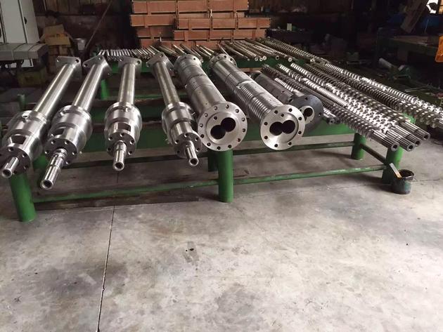 Screw and barrel for injection/extrusion machine