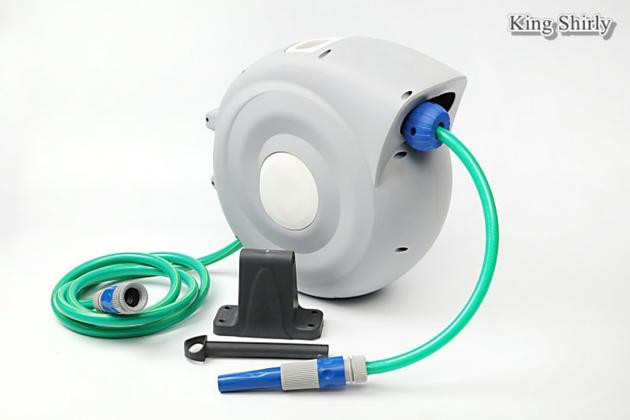 1/2inx20m retractable hose reel w/ adjustable nozzle