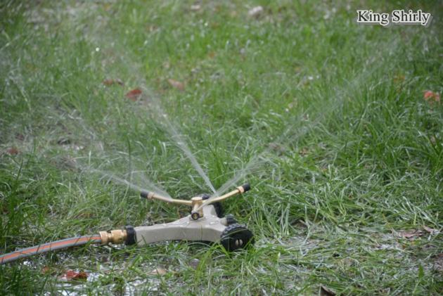 Metal 3 Arm Water Sprinkler W