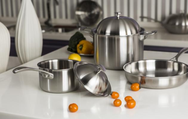 Stockpot with three-layer composite cookware