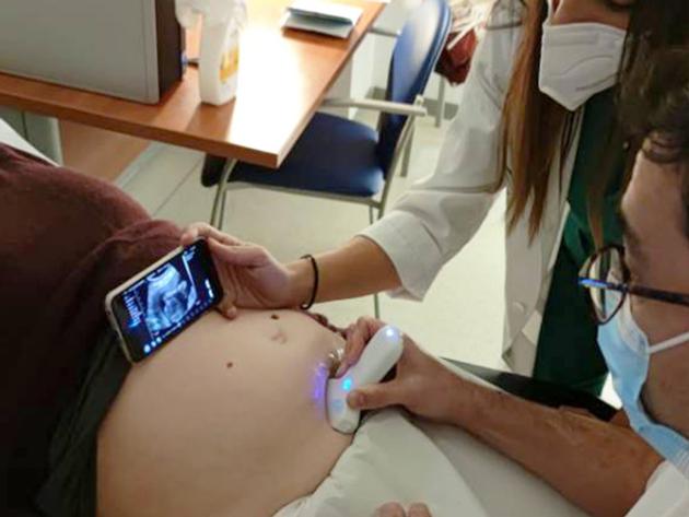 Wireless Ultrasound Probe Used In OB