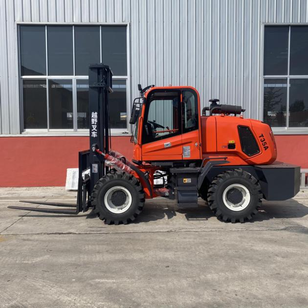 Four-wheel drive off-road forklift