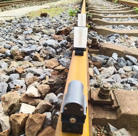 Rail Laser Versine Alignment Device