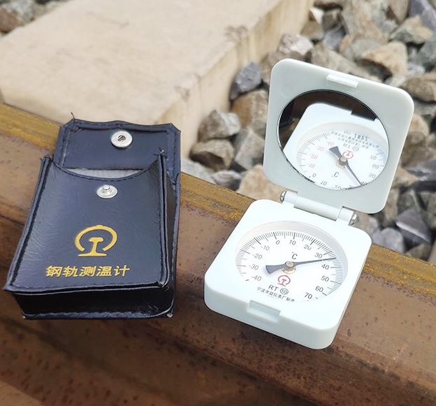 Pointer Rail Thermometer