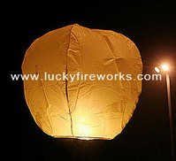 sell sky lanterns on www,luckyfireworks,com