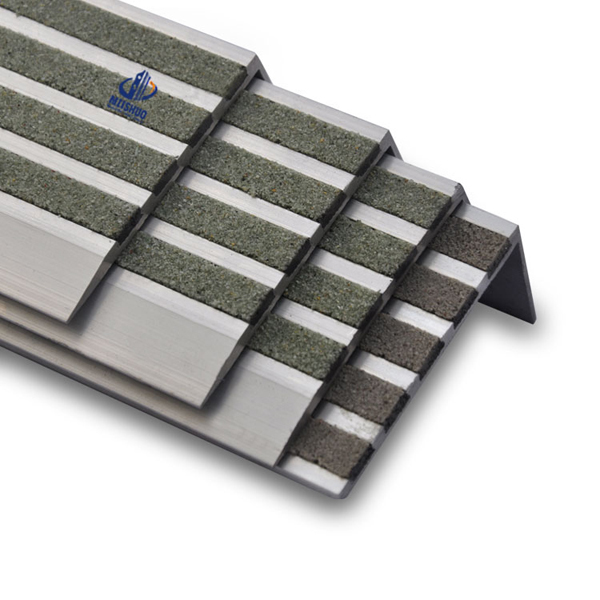 Building material Corundum fill prefinished non slip treads for stairs