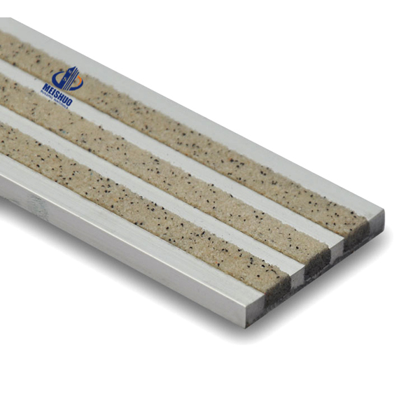 Hard-wearing carborundum grit waterproof outdoor stair treads non slip 