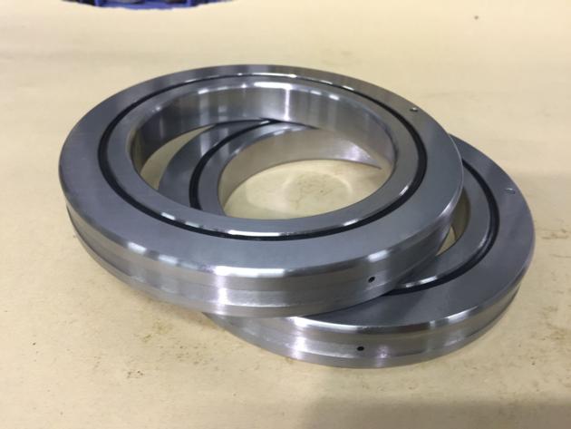 Cross roller bearing