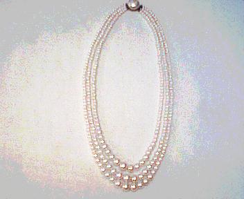 Elegant Natural Cultured Pearls Necklace2