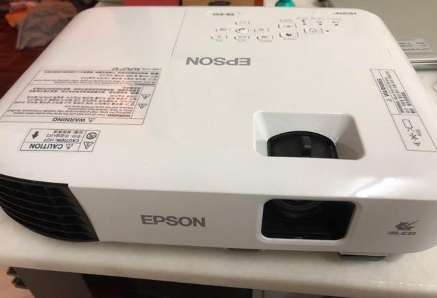 Projector Epson EB-E10 (New and Original)