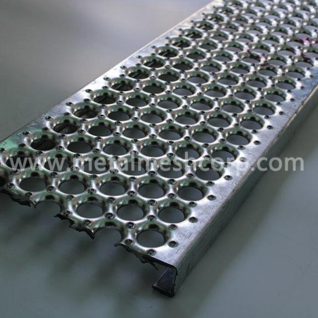 Perf-O Grip Walkway Grating